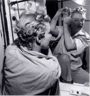 Marilyn-monroe-pin-curls