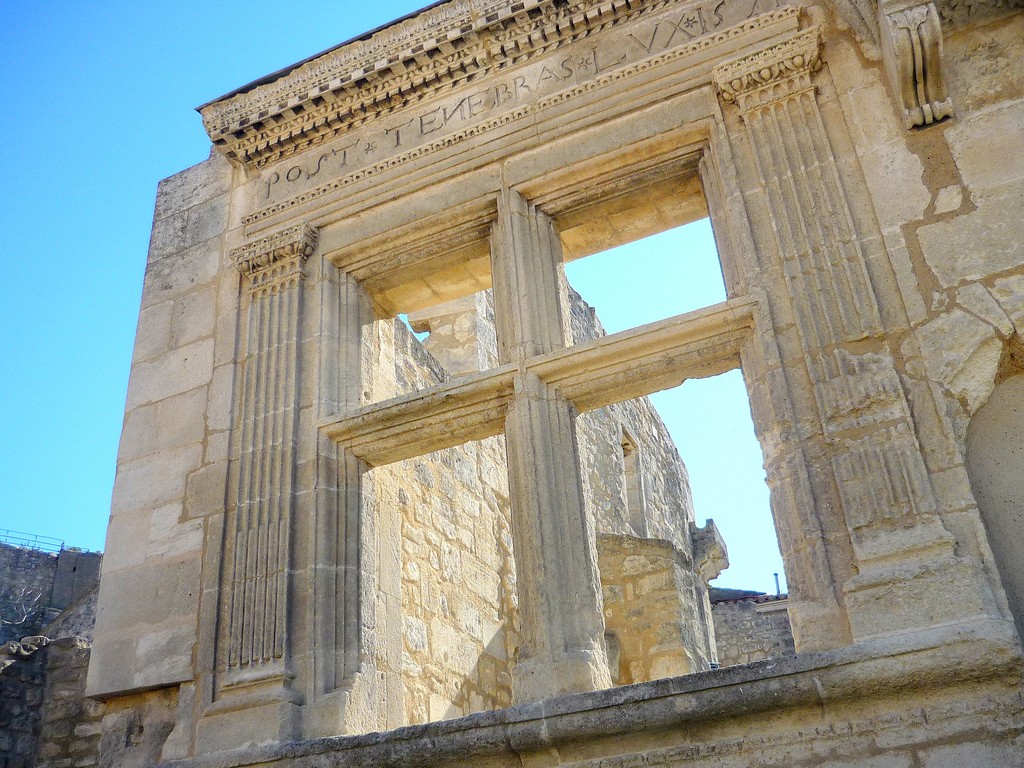 fenetre baux de provence